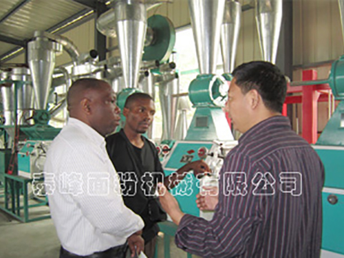 剛果客戶參觀生產設備.jpg